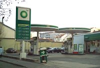 A BP station in Paris displaying Noyes canopy designs